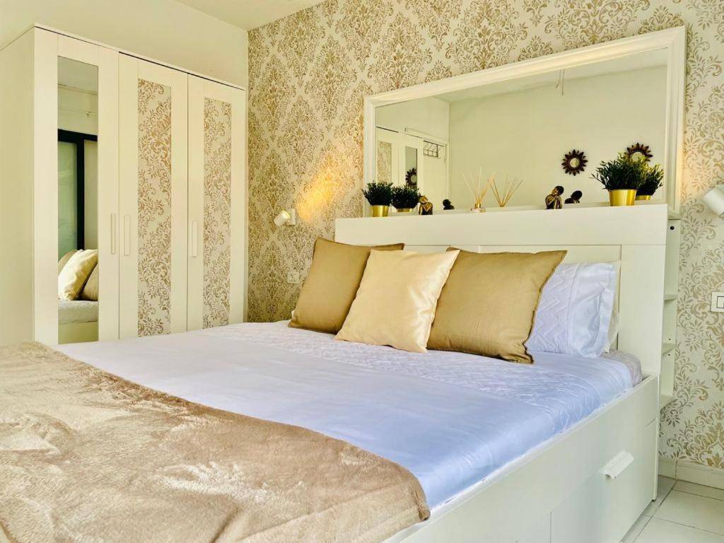 The Malibu Holiday Club Suite - Puerto Rico プエルトリコ エクステリア 写真